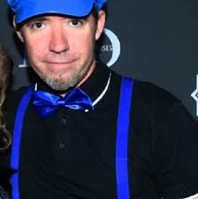 Ellie Sattler actor Laura Dern calls the age gap between her character and  Alan Grant (Sam Neill) in the original Jurassic Park movie inappropriate.