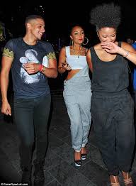 Pinnock on 4th october, 1991 and was raised at high wycombe in buckinghamshire. Leigh Anne Pinnock Steps Out In Dungarees And Cropped Top As She Hits The Town Without Her Band Mates Daily Mail Online