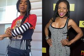 Do he have a girlfriend: R Kelly S Ex Wife And Daughter Are Torn Over Abuse Allegations