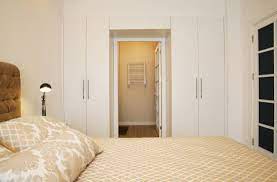 Modern 2 door sliding wardrobe hokku designs colour: Kucuk Yatak Odalari Icin Gardirop Modelleri Homify