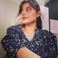 Zyada kisi ko ghoor na bhi acha nahi 🙈 #instagram #filmphotography #page  #loveislove