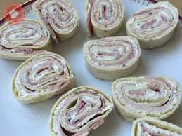 Toasts Roules De Wraps Au Tartare Et Jambon En 2020 Aperitif Wrap Recette Apero Facile Aperitif