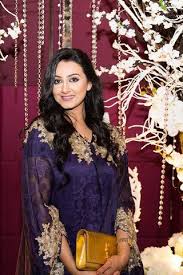 هيفاء حسين تمزج بين العباية والفساتين السواريه بشكل عصري Fashion Sari Saree