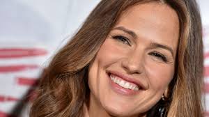 Jennifer Garner Reveals How She Got In Fighting Shape for 'Peppermint'  (Exclusive)