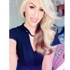 Lanette Cox's Instagram, Twitter & Facebook