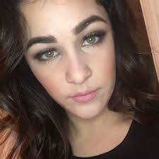 Justine Tomlinson's Instagram, Twitter & Facebook