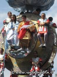 La descrizione per festa maria ss.assunta non è completa. Vara Dell Assunta Randazzo Ct Isola In Festa