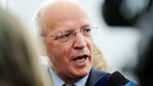 Santos Silva acusa Governo de ser uma "comissão eleitoral"