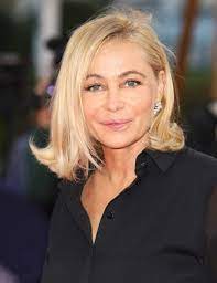 Coupes De Cheveux Nos Idees Pour Paraitre Plus Mince Apres 50 Ans Coupe De Cheveux Carre Plongeant Blond Cheveux