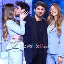 The former tronista in the first weeks has in fact admitted that he has clearly accused the distance from his family and his partner but above all the abstinence from. Andrea Cerioli Ed Arianna Cirrincione Raccontano A Verissimo Non Pensiamo Al Matrimonio Ma Vorremmo Avere Un Figlio E News E Anticipazioni Uomini E Donne