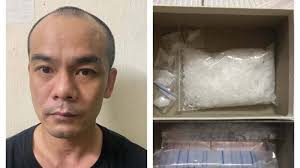 Bắt giữ nhóm đối tượng tàng trữ gần nửa kg ma túy, còng số 8 và súng