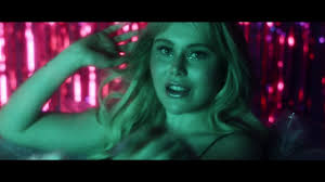 Scritto da mauro russo prodotto da a.c.production e diretto da mauro russo Jasmine Carrisi Calamite Un Tuffo Nel Cuore Youtube