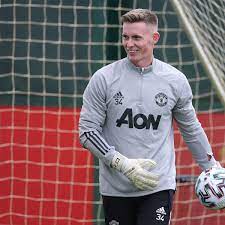 In the current club manchester united played 3 seasons, during this time he played 61 matches and scored 0 goals. Dean Henderson Sends Message To David De Gea After Signing New Manchester United Contract Manchester Evening News