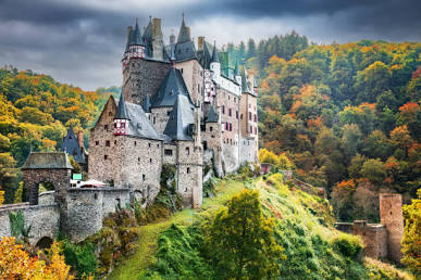 180+ Eltz Castle: Medieval Architecture Mountains And Forests ...