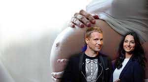 Nayla alessandra pocher, emanuel pocher, elian pocher (u.a.) ehepartnerinnen. Oliver Pocher Rtl Lasst Baby Bombe Platzen Krawall Duo Erwartet Nachwuchs People