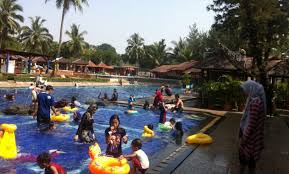 Sehingga pemandangan di sini juga tampak sangat asri. 10 Gambar Taman Wisata Pulau Situ Gintung Tangerang Harga Tiket Masuk Lokasi Kolam Renang Alamat Restoran No Telepon Jejakpiknik Com