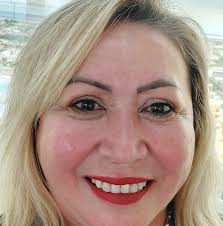 O ex-pajé do Boi Caprichoso, Waldir Santana se tornou o braço direito do  nosso atual pajé, Erick Beltrão, na preparação para a Live Parintins 2021.  Os artistas se encontram diariamente no Curral