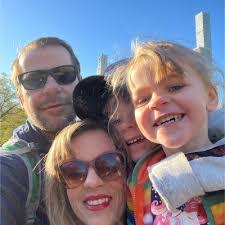 Dale Heinze's Instagram, Twitter & Facebook