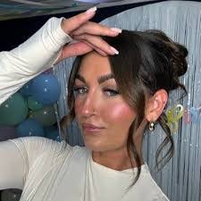 Charlotte Clements's Instagram, Twitter & Facebook