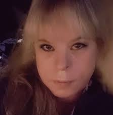 Rebecca Gladwell's Instagram, Twitter & Facebook