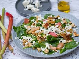 Spinat Salat Mit Rhabarber Und Feta Rezept Gesunde Abendessen Rezepte Spinat Salat Rhabarber