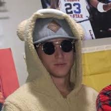 Taylor Doak's Instagram, Twitter & Facebook