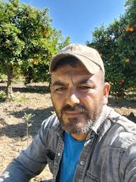 Saraçoğlu çiftliğinde portakal budamaya devam Culup hotel sera ...Sahibi  Feyzullah SARAÇOĞLU Bizi tercih ettiği için teşekkür ediyorum 🙏🙏🙏