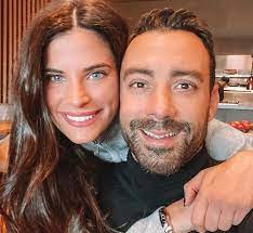 Ο κόμπος έφτασε στο χτένι. Gennhse H Xristina Mpompa H Prwth Fwtografia Twn Didymwn Mwrwn Ths Znews