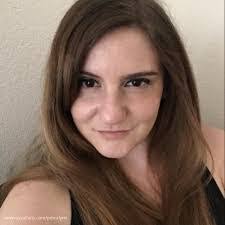 Petra Lynn's Instagram, Twitter & Facebook