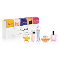 Discover lancôme's newest fragrance sensation that captures the spirit of the first moment of love. Lancome Tresor In Love 5 Ml Edp Miracle 5 Ml Edp Hypnose 5 Ml Edp Tresor 7 5 Ml Edp Poeme 4 Ml Edp Spr Mini Set For Women Walmart Canada
