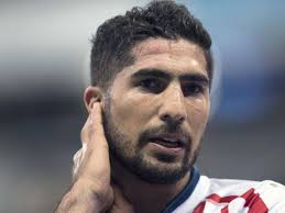 Chivas Debera Renovar Su Central El Guadalajara Arranco Con La Zaga Mas Veterana Del Torneo Y Aunque Ha Hecho Modificacione Chivas Futbol Chivas Chivas Rayadas