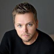 Nathan Hill: Lebenslauf, Bücher und Rezensionen bei LovelyBooks