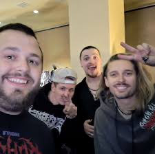 Criticism of trend followers in metal music community