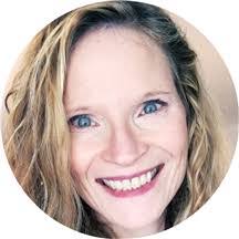 Kimberly Oakes's Instagram, Twitter & Facebook