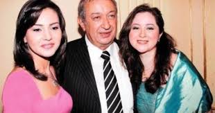 صور لم تراها من قبل للنجم نور الشريف مع إبنتيه مى وسارة modern history actresses novelist