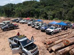 Ready for adventure, its approach and departure angles help it climb hills and clear obstacles. Ford Owners Get In On The Action During 4x4 Sarawak Jamboree Carsifu
