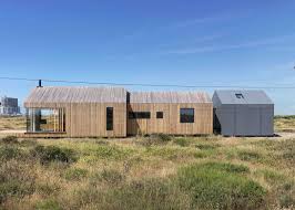 Pobble House By Guy Hollaway Is A Holiday Home On Dungeness Beach Guy Hollaway S Pobble House Is The Latest A Architect House Architecture House Architecture