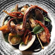 Spagetti Frutti Di Mare S Chernilami Karakaticy Izobrazhenie Gady Kraby I Vino Ekaterinburg Tripadvisor