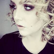 Kim Asmus's Instagram, Twitter & Facebook