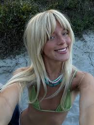 What job opportunities are available for a 21-year-old general manager in  Berkeley County to improve her financial situation?