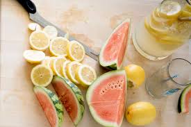 A vitamin is an organic molecule (or a set of molecules closely related chemically, i.e. Vitamine Von A Z Von Vitamin A Uber B12 Bis Niacin Migros Impuls