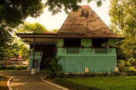 Half cement half amakan house. Bahay Kubo Wikipedia