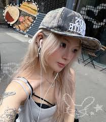 rare occasion of me being outside my apt 💚