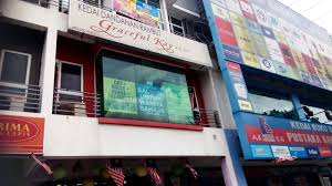 Batu caves is a limestone hill that has a series of caves and cave temples in gombak, selangor gombak is an lrt station in the district of gombak, selangor, malaysia. Hari Hari Yang Ku Lalui Kakak First Visit To Hair Salon