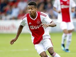 Ajax have confirmed on their official website that malen will move to the emirates stadium side and are. Liverpool Wil Naast Donyell Malen Ook Ajax Aanvaller