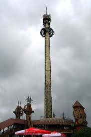 Fascinating amusement park with colosseum as the. Scream Im Heide Park Einer Der Hochsten Freifallturme Der Welt Deutschland Mal Anders