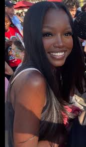 Can we take a moment and acknowledge how naturally beautiful chelly is 😍🍒 