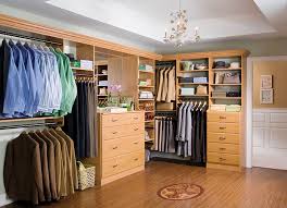 Though closets seem to come in many different sizes and shapes, they're actually limited to only two basic types: Closets Custom Closets
