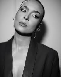 VEM PRO YOUTUBEEEEE!!! Link nos stories AGORAAAA! Look @lebronstein  Acessórios Ana Prata Joias Styling @satomimaeda Foto @oalanjonnes Beauty  @heldermarucci