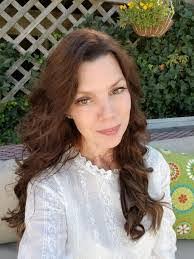 Dina Cobb's Instagram, Twitter & Facebook